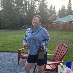 Meet your Posher, Adria